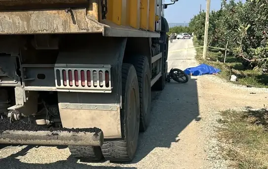 Denizli'de Motosikletli Yaşlı Adam Hafriyat Kamyonunun Çarpmasıyla Hayatını Kaybetti