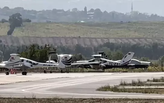 Hezarfen Havaalanı'nda Eğitim Uçağı Pistten Çıktı