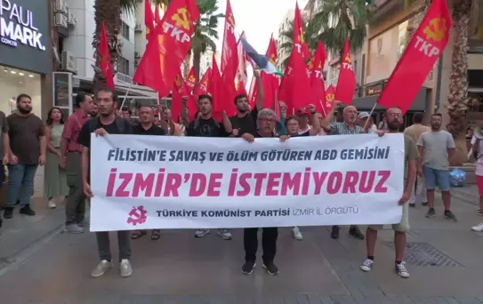 TKP Üyeleri, USS Wasp Gemisine İzmir Limanı'nda Protesto Düzenledi
