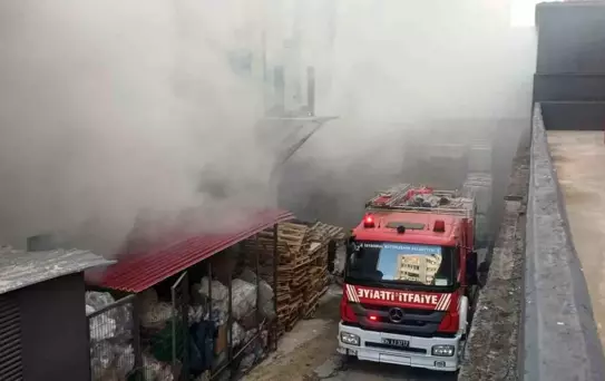 Beylikdüzü'nde Kimya Fabrikasında Yangın