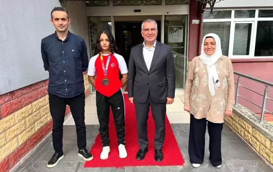 Esmanur Ele Dünya 3'üncüsü Oldu