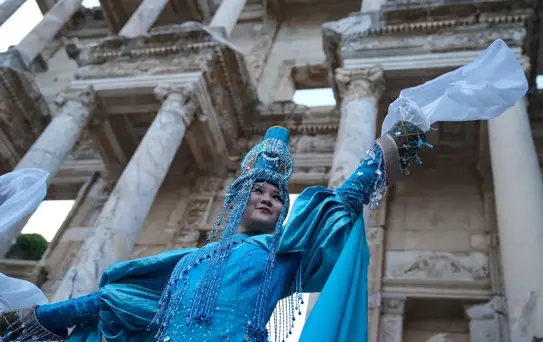 Türk Dünyası Kadın ve Moda Haftası Efes'te