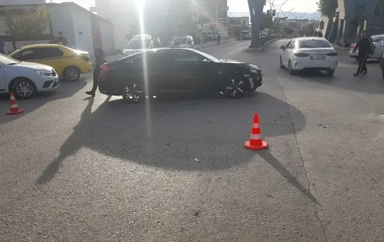 Şırnak'ta iki otomobilin çarpışması sonucu 9 kişi yaralandı