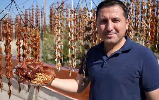 Kilis'te Cevizli Sucuk Sezonu