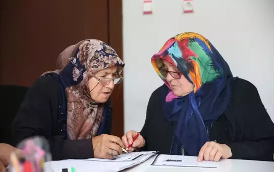 Kayseri'de Kadınlar Okuma Yazma Öğreniyor