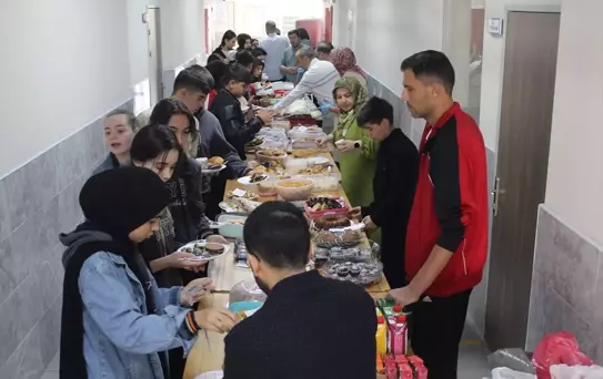 Öğrencilerden Sosyal Sorumluluk Kermesi