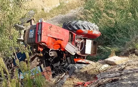 Keban'da Traktör Dere Yatağına Devrildi
