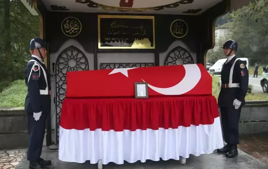 Kıbrıs Gazisi İsmail Küçükkazdal'ın Cenazesi Rize'de Defnedildi