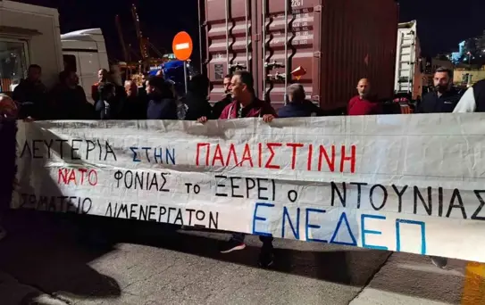 Yunan Limanında Protesto: Mühimmat Konteynerine Engel