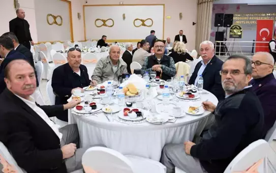 Osmangazi Belediye Başkanı Erkan Aydın, Muhtarlar Günü'nde Muhtarlarla Bir Araya Geldi
