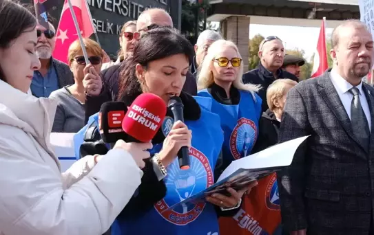 Üniversite Konferansına Protesto