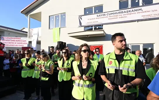 Gaziantep, Kahramanmaraş ve Kilis'te deprem konutları kurayla hak sahiplerine teslim edildi