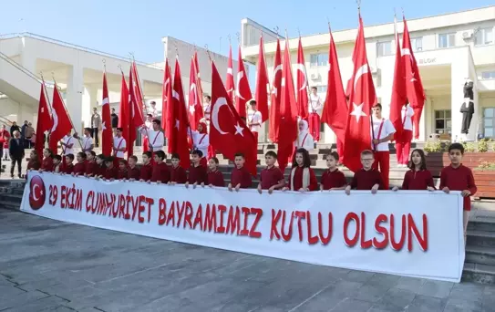 Doğu Marmara ve Batı Karadeniz'de Cumhuriyet Bayramı dolayısıyla çelenk sunma törenleri yapıldı