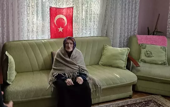 Kaymakam, 101 Yaşındaki Şükriye Teyzeyi Ziyaret Etti