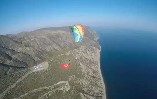 Tekirdağ'da Yamaç Paraşütüyle Cumhuriyet Bayramı Kutlaması