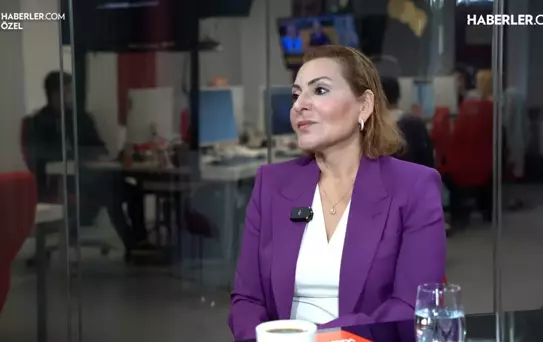 İlişki danışmanı İrem Bir'den uyarı: 'Online flörtlerde görüşmeden önce görüntülü konuşun'