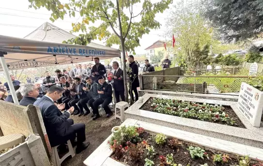 Görevi başında şehit edilen Kaymakam Safitürk, vefatının 8'inci yılında kabri başında anıldı