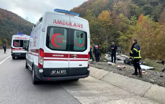 Zonguldak'ta Takla Atan Araçta Yaralı Çift