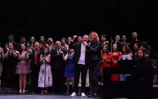 Soner Arıca Lüleburgaz'da Konser Verdi