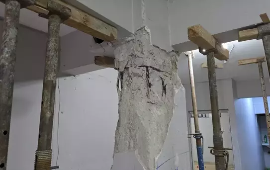 Küçükçekmece'de riskli bina tahliye edildi