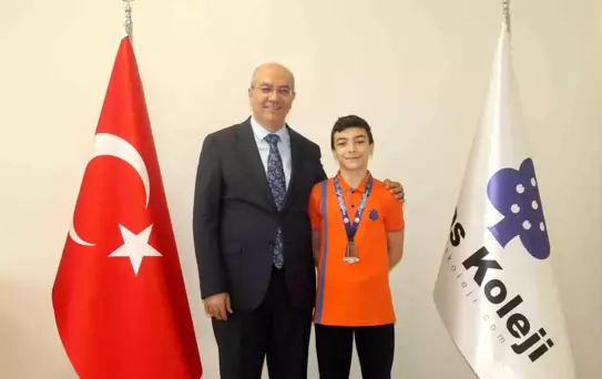 Osman Tuğra Kula Gümüş Madalya Kazandı