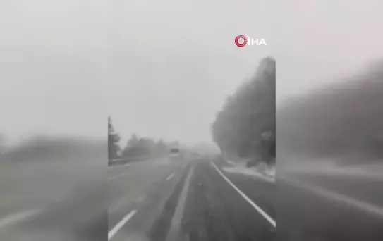 İnegöl'de Kar Yağışı Sürücüleri Zorluyor
