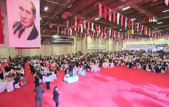 Büyükçekmece'de binlerce öğretmen 'Öğretmenler Günü Balosu'nda buluştu