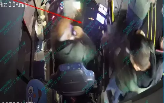 Beyoğlu'nda Otobüs Şoförüne Kaldırım Taşıyla Saldırı