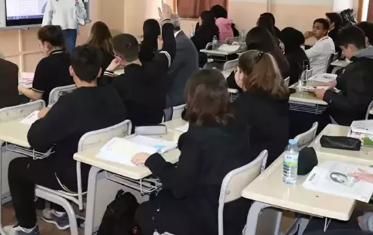 10 Kasım törenine katılmayan öğrenciye tebligat göndermişti: Müdür hakkında suç duyurusu