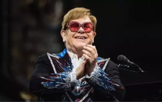 Elton John görme kaybı yaşadığını açıkladı