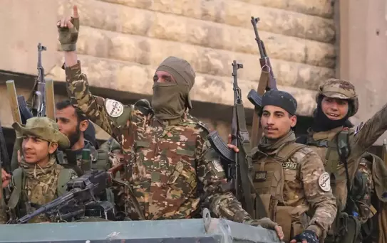 Muhalifler terör örgütü PKK/YPG'nin kontrolündeki Tel Rıfat'ı tamamen kuşattı