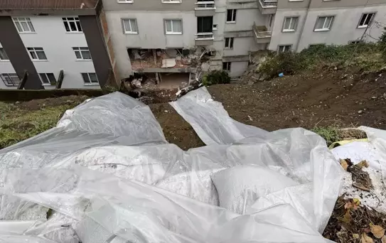 Rize'de Heyelan: 1 Ölü, 4 Yaralı