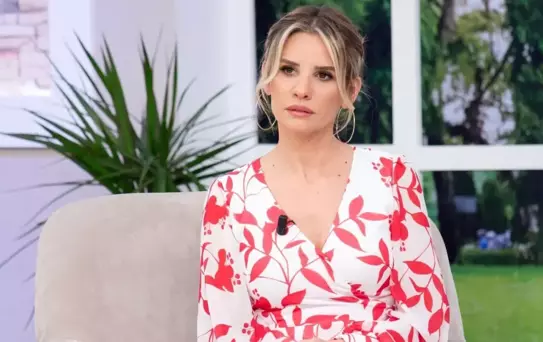 Esra Erol'u şoke eden ayrılık! Kafa karıştıran paylaşımla tek kalemde sildi