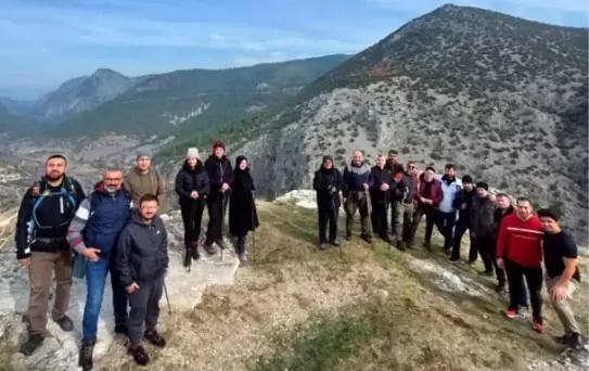 Eğrigöz Kalesi'ne Doğa Yürüyüşü Düzenlendi
