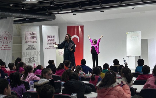 Tülin Kozikoğlu Mardin'de Öğrencilerle Buluştu