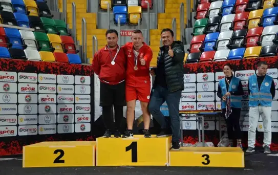 Ali Topaloğlu, Özel Sporcular Şampiyona'sında 3 Madalya Kazandı