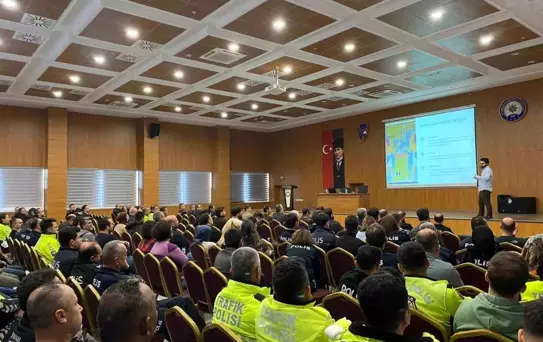 Polislere psikiyatri konulu konferans verildi