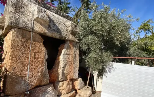 Demre'de Tarihi Mezar Önünde Kaçak Ev