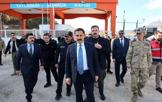 Hatay Valisi Masatlı: 'Suriyeli misafirlerimizi karşı tarafa yolcu ederken her türlü ilgi alakayı gösteriyoruz'