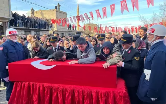 Şehit oğlunu son yolculuğuna 'Allah'ım cennetine al' diyerek uğurladı