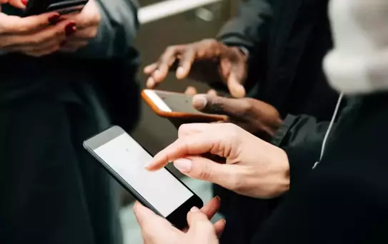 Sosyal medya platformları WhatsApp, Facebook ve Instagram çöktü