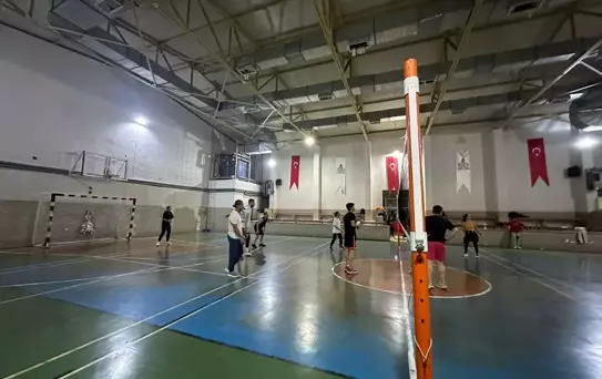 Çukurova Efes Spor Kulübü yetişkin voleybolu etkinlikleri düzenlemeye başladı