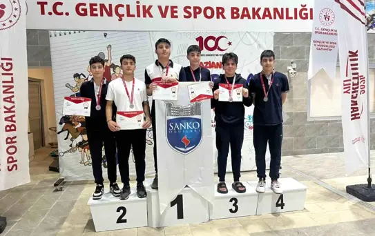 SANKO Okulları Yüzme Müsabakasında Başarıya İmza Attı