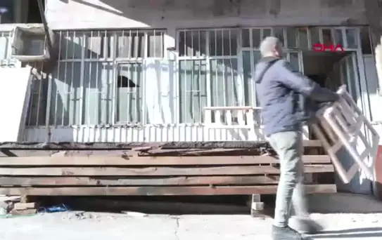 Suriye'den Türkiye'ye Sığınan Marangozlar Memleketlerine Dönmeyi Bekliyor