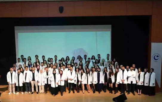 Eczacılık Fakültesi Öğrencilerine Beyaz Önlük Töreni
