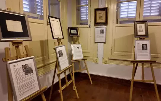 Galeri Hamam Sanat, 'Küçük İşler Büyük İmzalar' Sergisiyle Açıldı