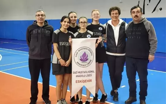 Eskişehir'de Masa Tenisi Şampiyonu: Gazi Mustafa Kemal Lisesi