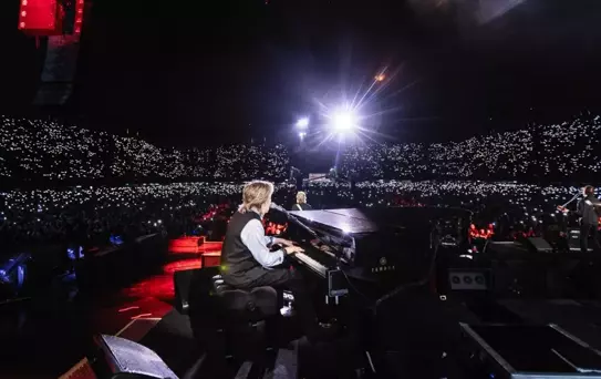 Paul McCartney ve Ringo Starr Londra'da Konser Verdi