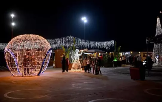 Kuşadası'nda Yılbaşı Kutlamaları Renkli Etkinliklerle Devam Ediyor