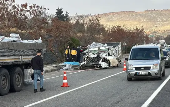 Gaziantep'te Kaza: Kamyonet Sürücüsü Hayatını Kaybetti